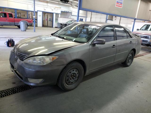 TOYOTA CAMRY LE 2005 with VIN JTDBE30K450313900 - Photo from auction