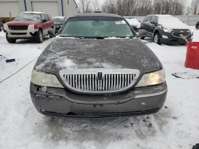 Photo 5 from auction – 2004 LINCOLN TOWN CAR U with VIN 1LNHM83W74Y631434