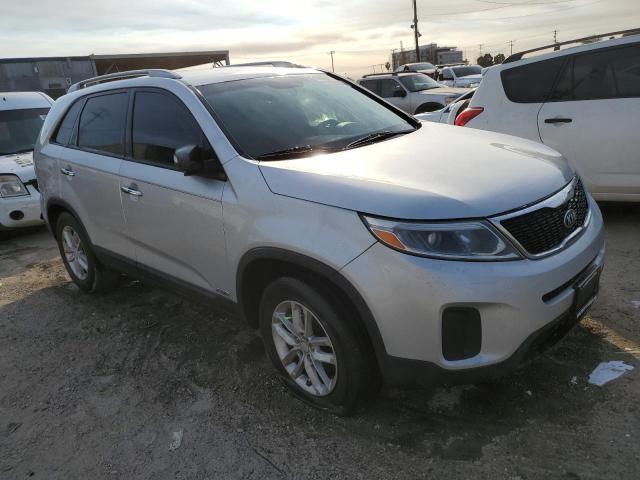 Photo 4 from auction – 2015 KIA SORENTO LX with VIN 5XYKTDA75FG602754