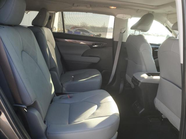 Photo 11 from auction – 2022 TOYOTA HIGHLANDER with VIN 5TDFZRAH4NS124236