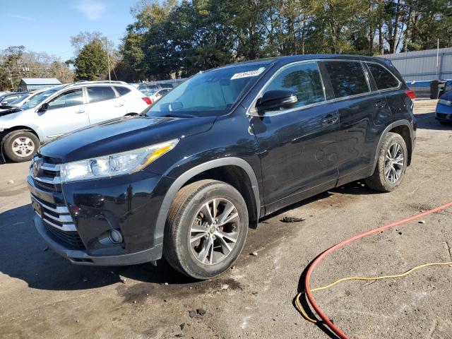 TOYOTA HIGHLANDER 2018 with VIN 5TDBZRFH2JS874350 - Photo from auction