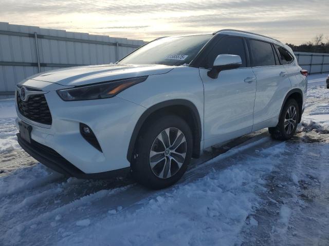 TOYOTA HIGHLANDER 2022 with VIN 5TDGZRBH5NS584279 - Photo from auction
