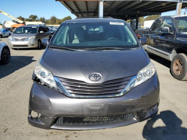 Photo 5 from auction – 2017 TOYOTA SIENNA LE with VIN 5TDKZ3DC4HS827979
