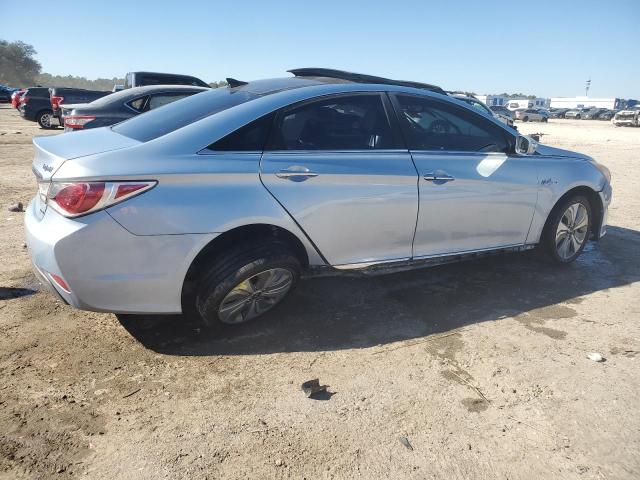 Photo 3 from auction – 2014 HYUNDAI SONATA HYB with VIN KMHEC4A46EA103247