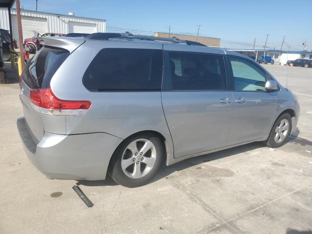 Photo 3 from auction – 2013 TOYOTA SIENNA LE with VIN 5TDKK3DC4DS321583
