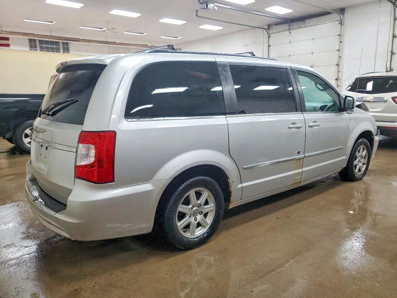 Photo 3 from auction – 2011 CHRYSLER TOWN & COU with VIN 2A4RR5DG5BR667893