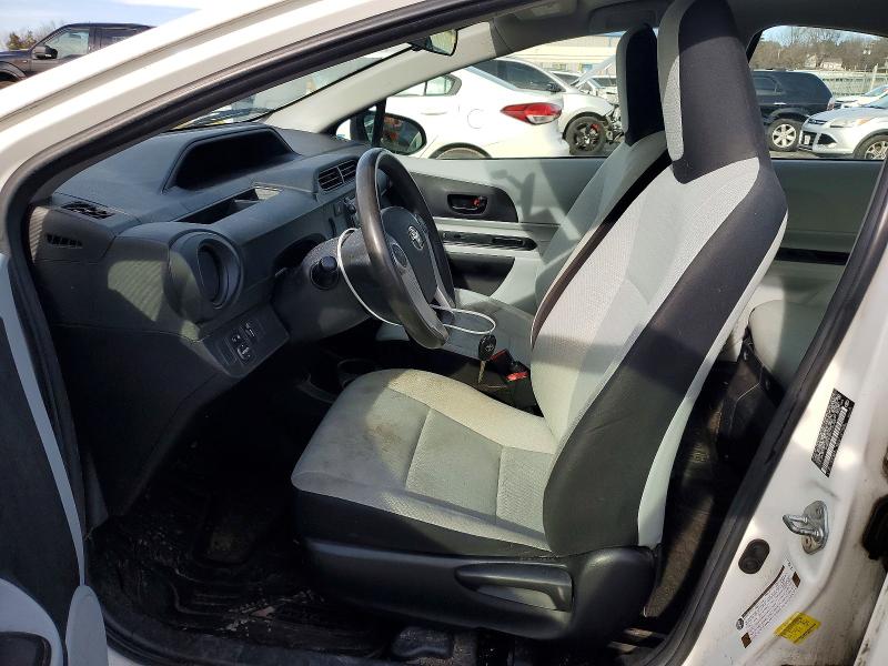 Photo 7 from auction – 2012 TOYOTA PRIUS C with VIN JTDKDTB32C1001994