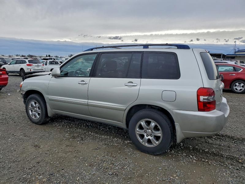 Photo 2 from auction – 2004 TOYOTA HIGHLANDER with VIN JTEEP21A240033233