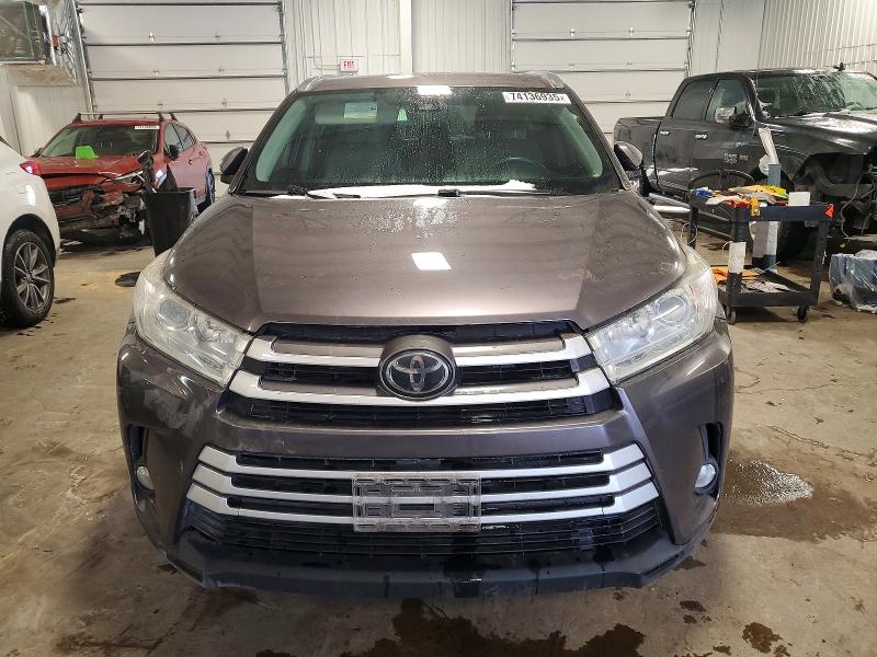 Photo 5 from auction – 2019 TOYOTA HIGHLANDER with VIN 5TDJZRFH5KS950849