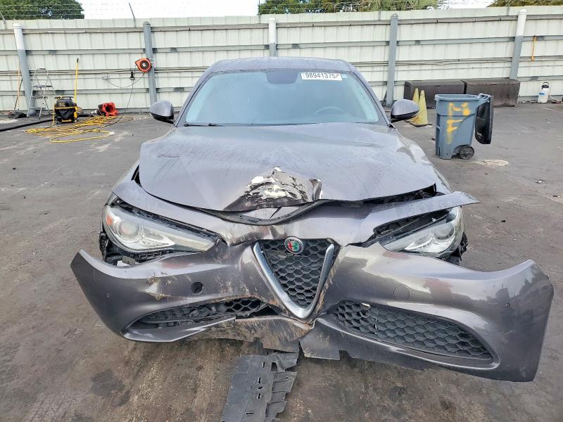 Photo 5 from auction – 2017 ALFA ROMEO GIULIA with VIN ZARFAEBNXH7550229