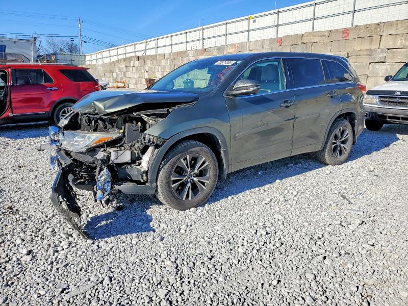 TOYOTA HIGHLANDER 2018 with VIN 5TDBZRFH3JS488861 - Photo from auction