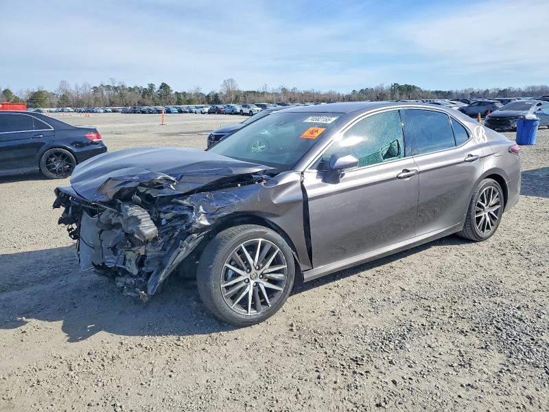 TOYOTA CAMRY 2022 with VIN 4T1F31AK9NU588483 - Photo from auction