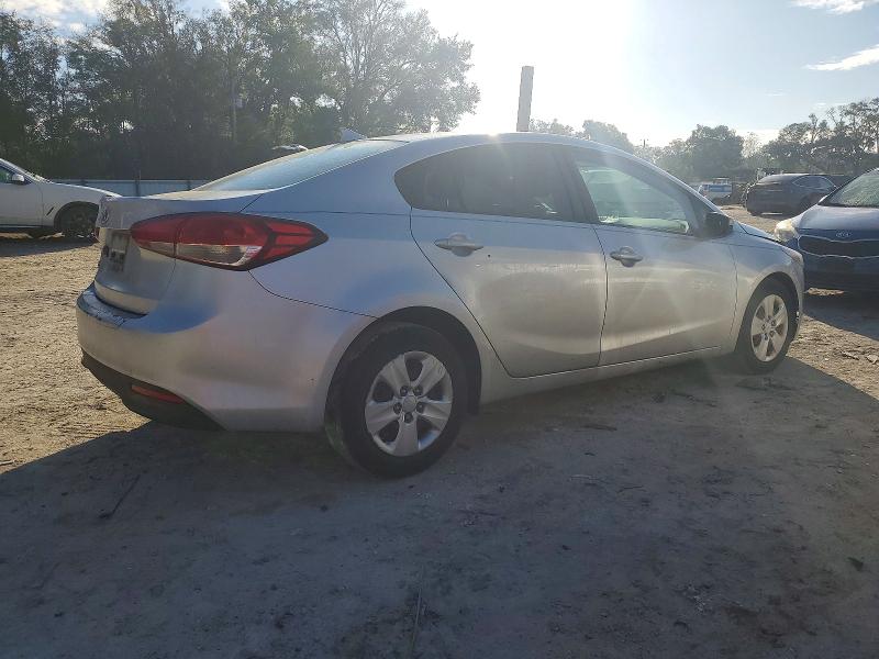Photo 3 from auction – 2017 KIA FORTE LX with VIN 3KPFK4A7XHE019052