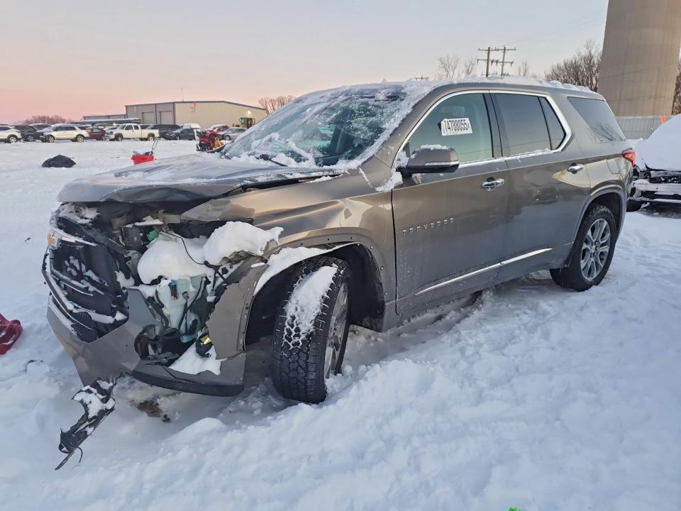 CHEVROLET TRAVERSE P 2018 with VIN 1GNEVJKW2JJ172483 - Photo from auction