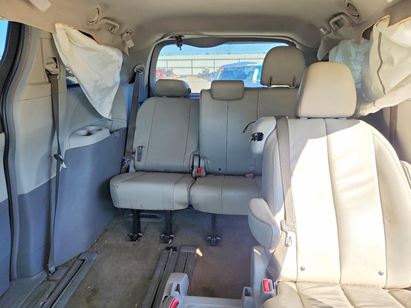 Photo 10 from auction – 2012 TOYOTA SIENNA XLE with VIN 5TDYK3DCXCS255551