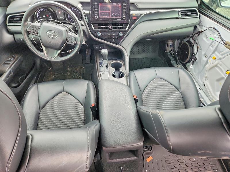 Photo 8 from auction – 2022 TOYOTA CAMRY with VIN 4T1G11AK2NU061704
