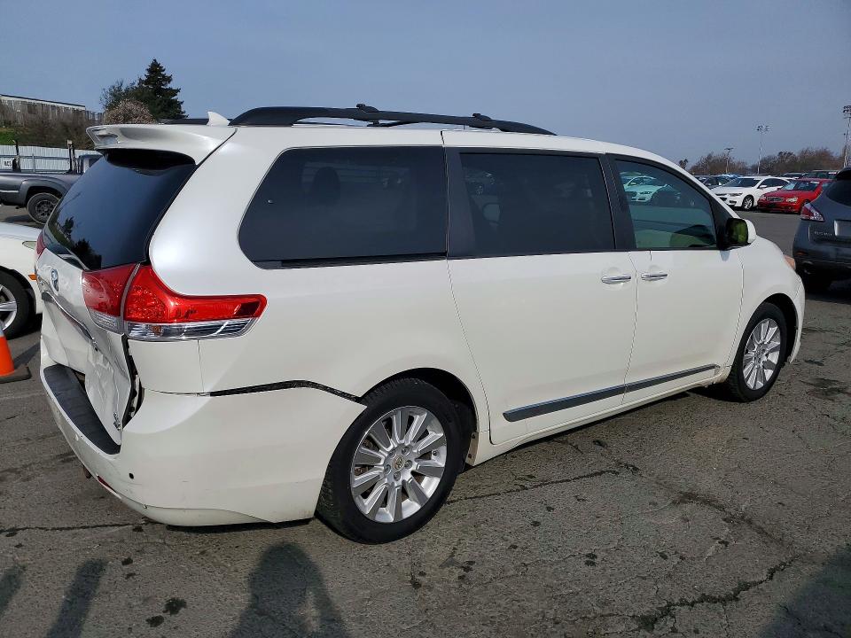 Photo 3 from auction – 2012 TOYOTA SIENNA with VIN 5TDDK3DC9CS034389