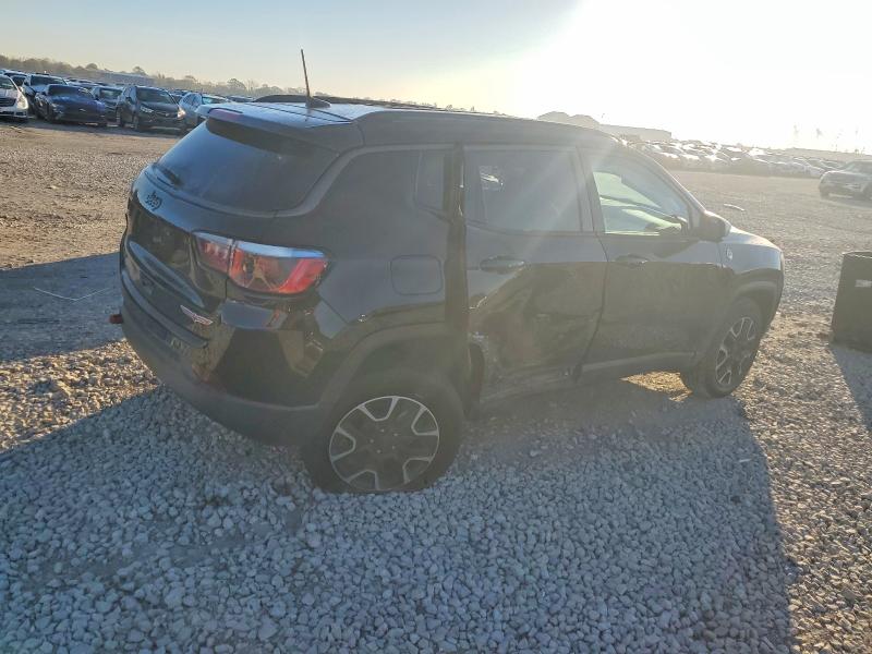 Photo 3 from auction – 2020 JEEP COMPASS with VIN 3C4NJDDB1LT233382