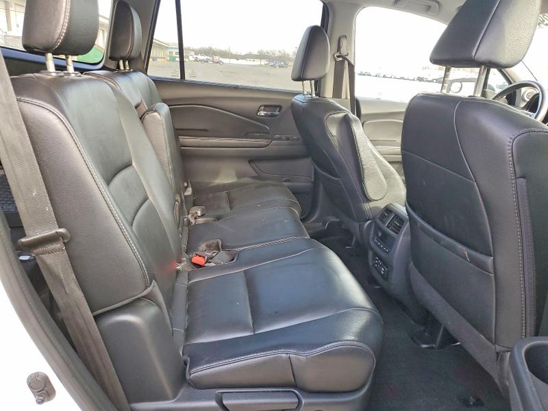 Photo 11 from auction – 2017 HONDA PILOT TOUR with VIN 5FNYF6H9XHB064762