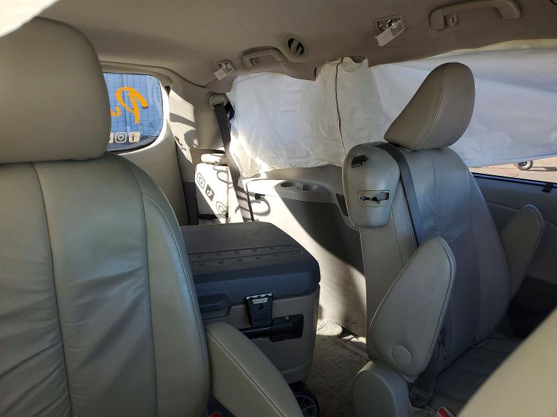 Photo 11 from auction – 2012 TOYOTA SIENNA XLE with VIN 5TDYK3DC9CS211623