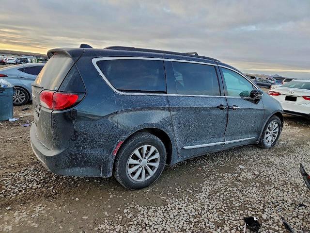 Photo 3 from auction – 2017 CHRYSLER PACIFICA T with VIN 2C4RC1BG7HR613197