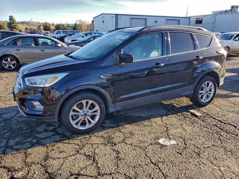 FORD ESCAPE SE 2017 with VIN 1FMCU0G92HUB29993 - Photo from auction