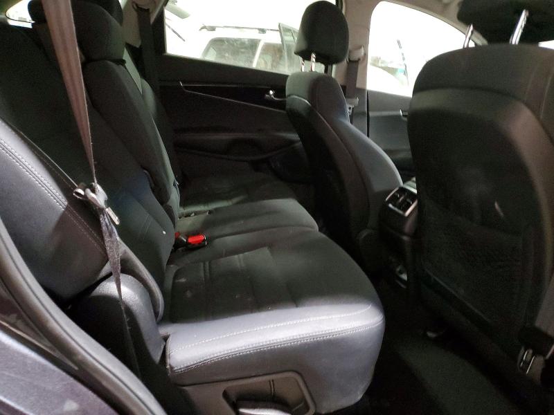Photo 11 from auction – 2017 KIA SORENTO with VIN 5XYPG4A59HG320385