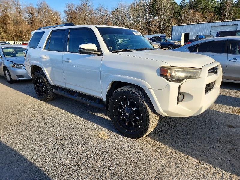 Photo 4 from auction – 2020 TOYOTA 4RUNNER SR with VIN JTEZU5JR1L5224676