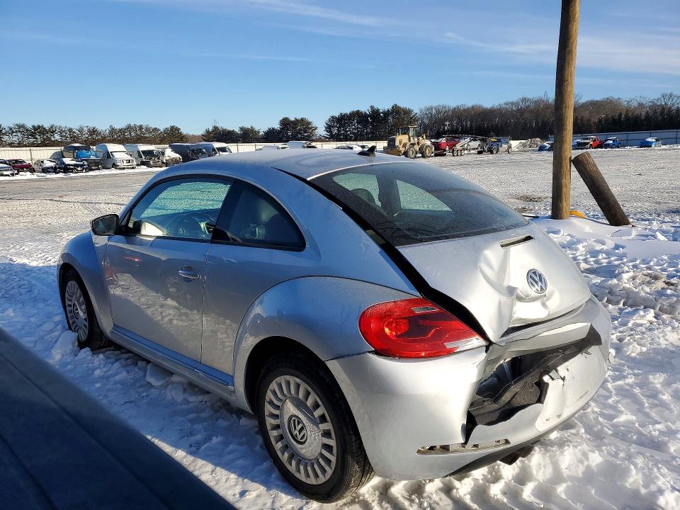Photo 2 from auction – 2014 VOLKSWAGEN BEETLE with VIN 3VWJ07AT3EM640002