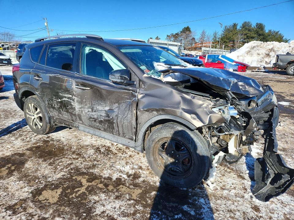 Photo 4 from auction – 2015 TOYOTA RAV4 LE with VIN 2T3BFREV0FW256028