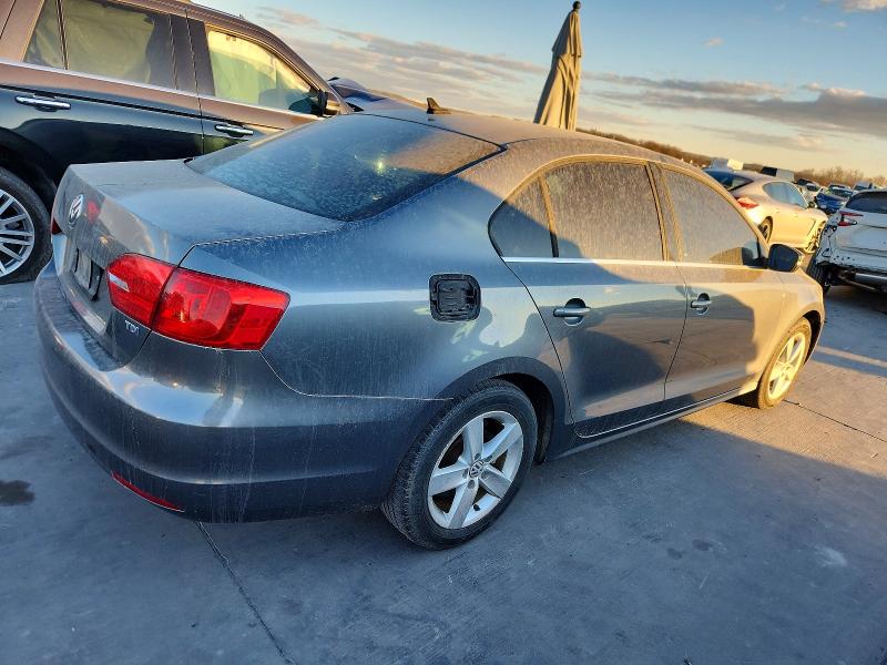 Photo 3 from auction – 2014 VOLKSWAGEN JETTA TDI with VIN 3VWLL7AJ2EM246800