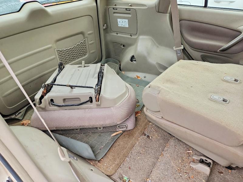 Photo 13 from auction – 2005 TOYOTA RAV4 with VIN JTEHD20V050067876