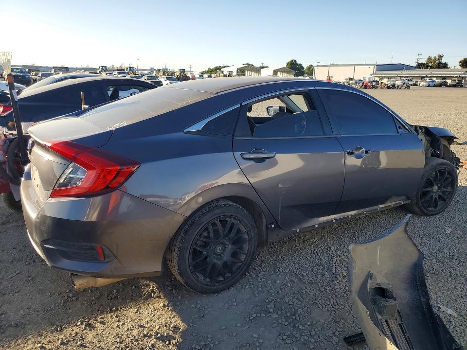 Photo 3 from auction – 2018 HONDA CIVIC LX with VIN 2HGFC2F56JH528673