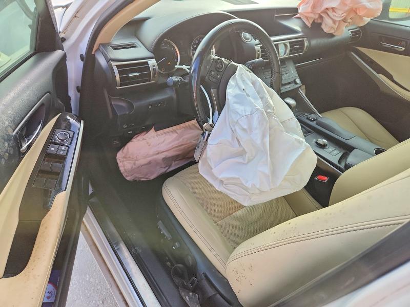 Photo 8 from auction – 2016 LEXUS IS 200T with VIN JTHBA1D27G5003996