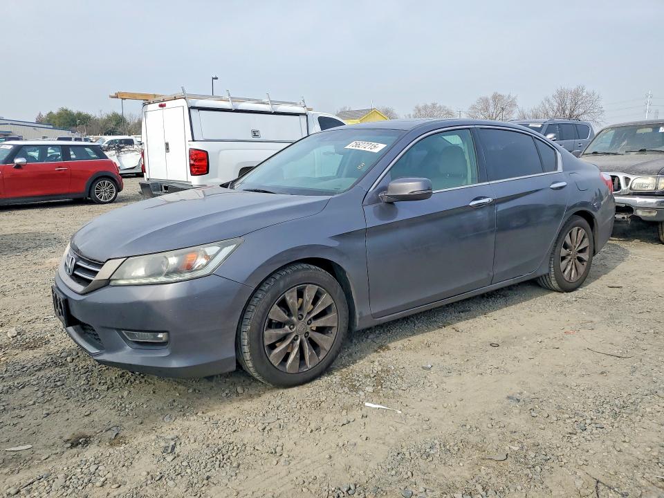 HONDA ACCORD 2013 with VIN 1HGCR3F88DA015140 - Photo from auction