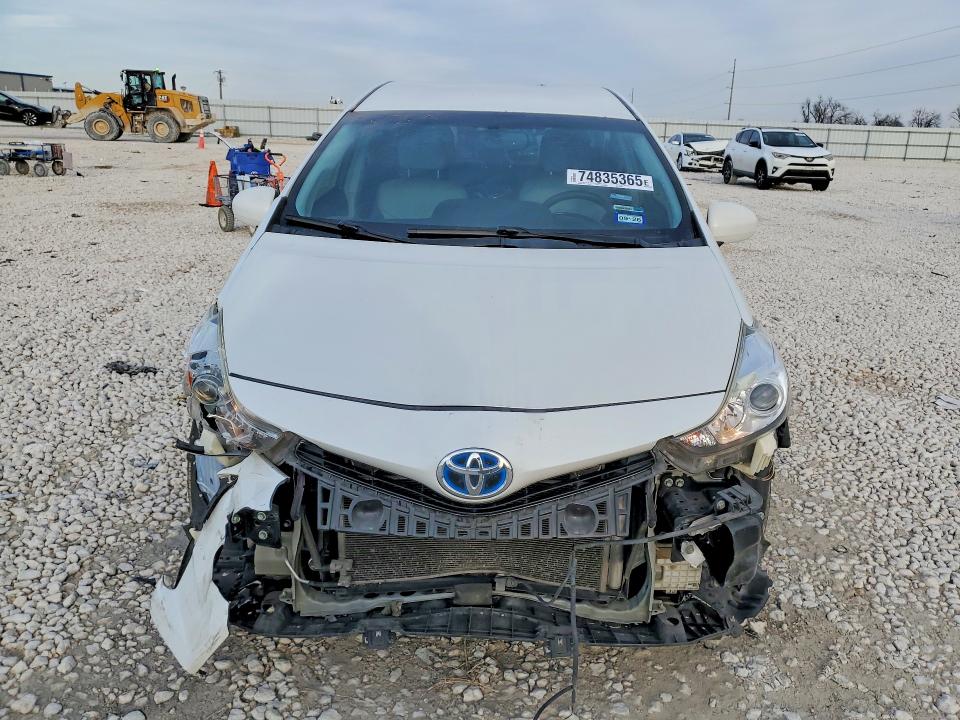 Photo 5 from auction – 2017 TOYOTA PRIUS V with VIN JTDZN3EU1HJ065824