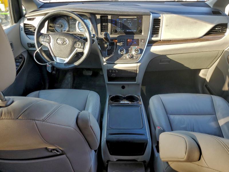 Photo 8 from auction – 2016 TOYOTA SIENNA XLE with VIN 5TDYK3DC9GS743671