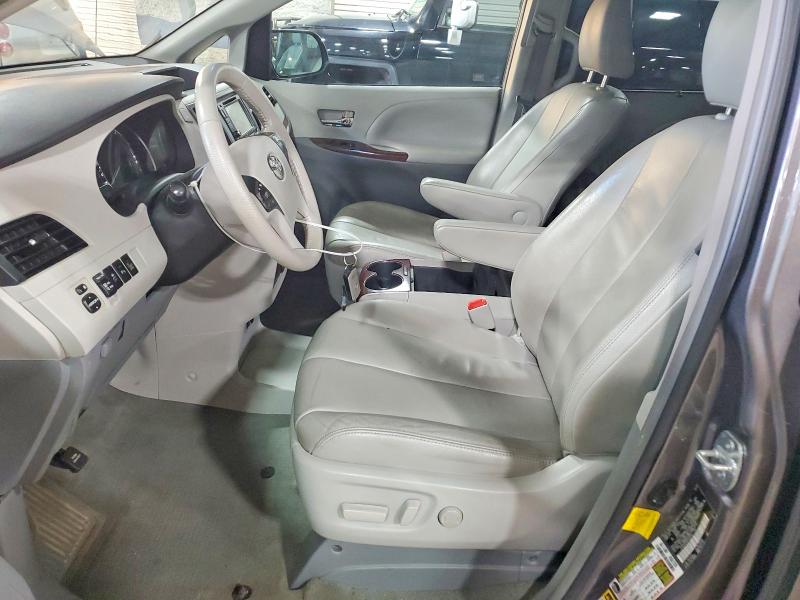 Photo 7 from auction – 2013 TOYOTA SIENNA XLE with VIN 5TDYK3DC0DS344370