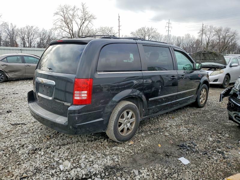 Photo 3 from auction – 2010 CHRYSLER TOWN AND C with VIN 2A4RR5D1XAR189058