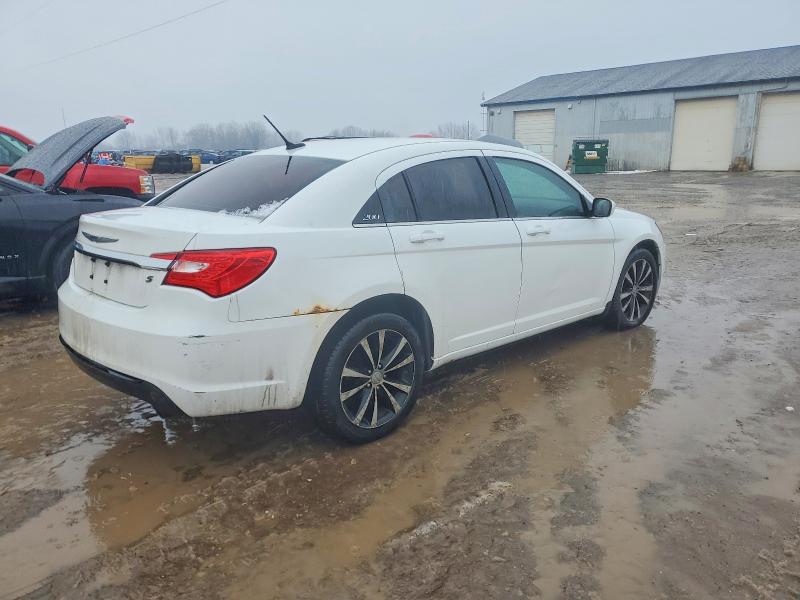 Photo 3 from auction – 2014 CHRYSLER 200 with VIN 1C3CCBCG3EN157724