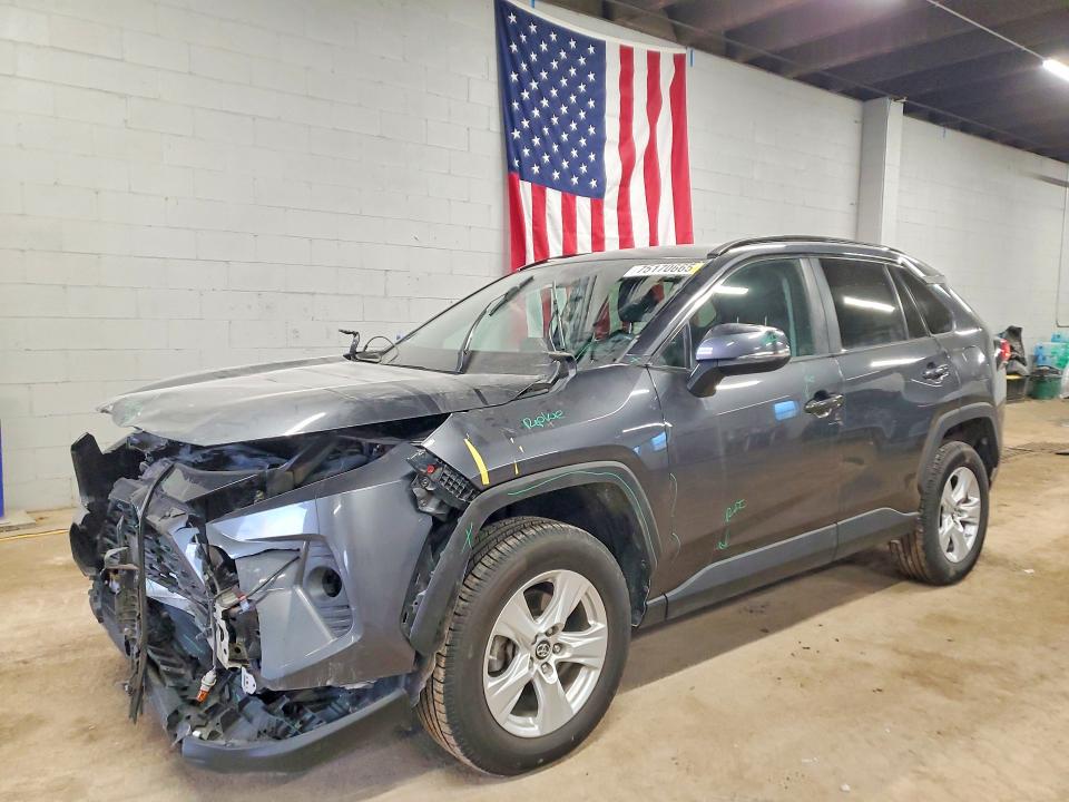 TOYOTA RAV4 XLE 2019 with VIN 2T3P1RFV3KC035490 - Photo from auction