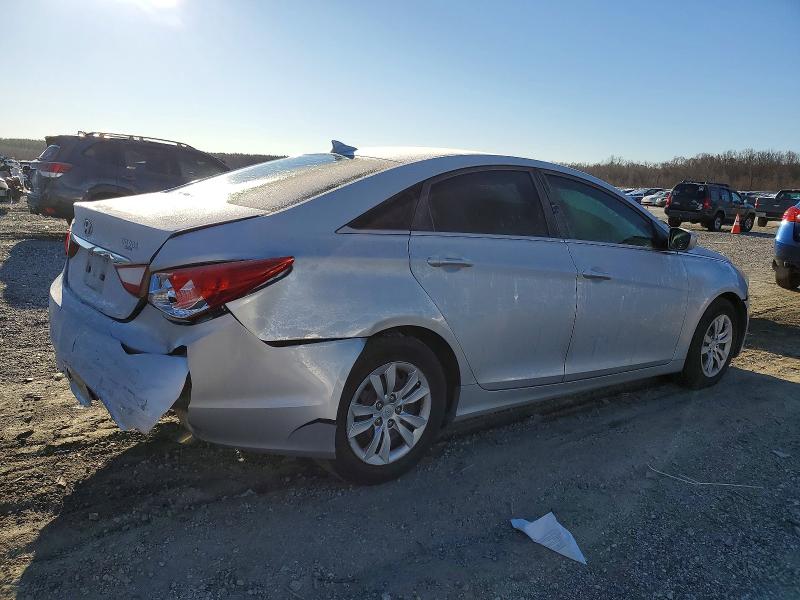 Photo 3 from auction – 2013 HYUNDAI SONATA with VIN 5NPEB4AC9DH538091