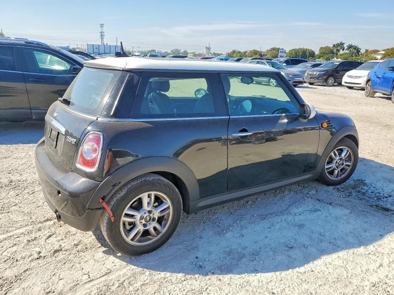 Photo 3 from auction – 2013 MINI COOPER with VIN WMWSU3C59DT548635