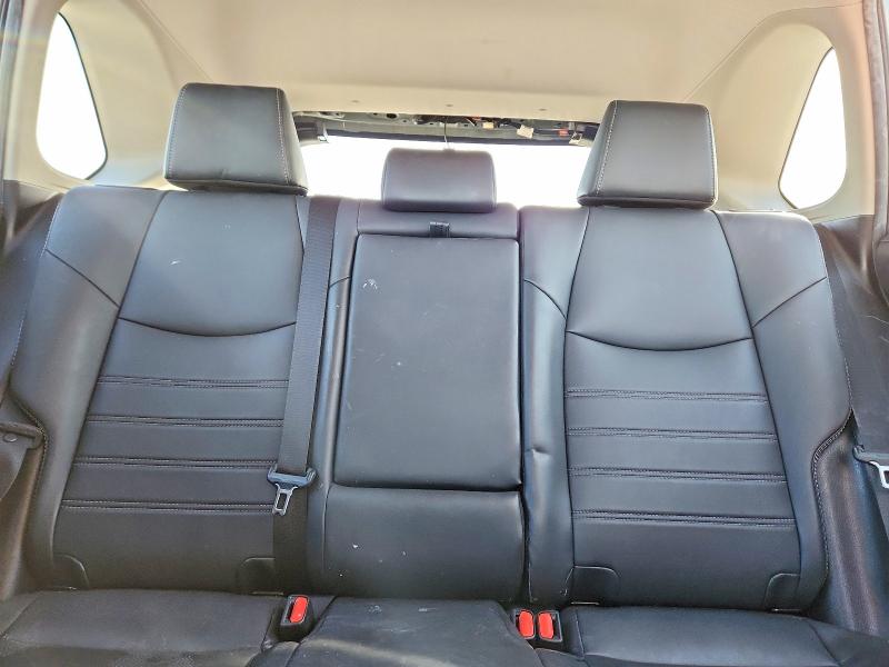 Photo 10 from auction – 2019 TOYOTA RAV4 XLE P with VIN 2T3C1RFV1KW040944