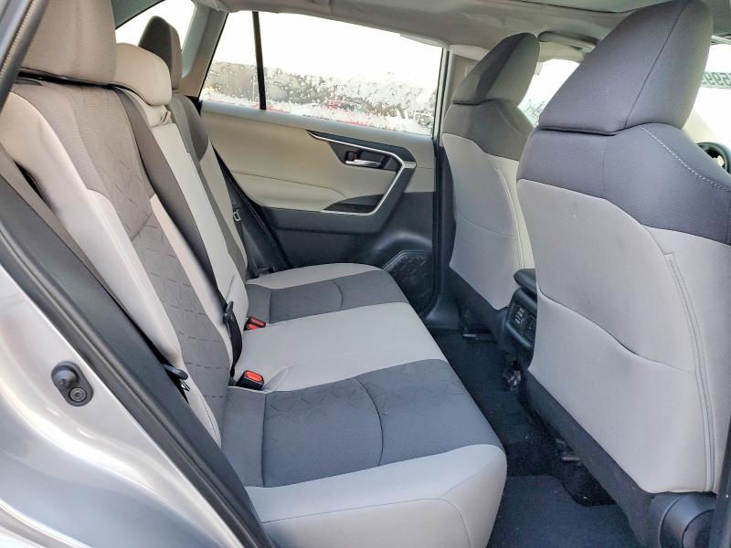 Photo 11 from auction – 2021 TOYOTA RAV4 with VIN 2T3W1RFV9MC166146
