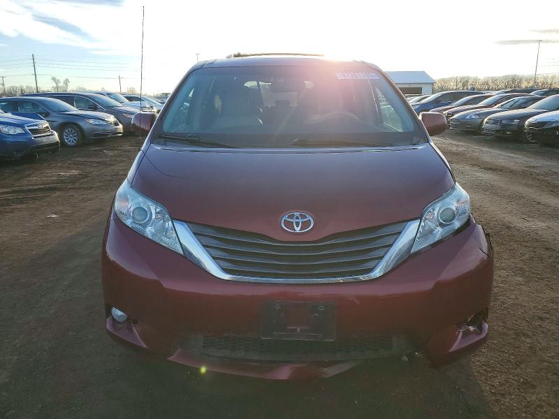 Photo 5 from auction – 2011 TOYOTA SIENNA XLE with VIN 5TDYK3DC0BS135000