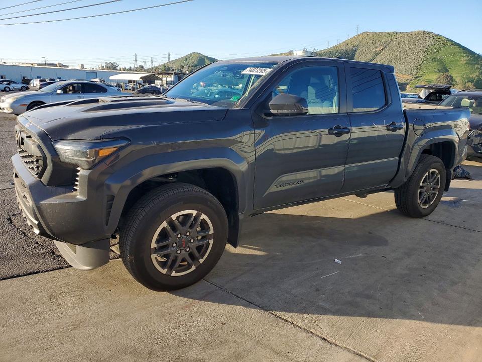 Photo 1 from auction – 2025 TOYOTA TACOMA with VIN 3TMLB5JN1SM137561