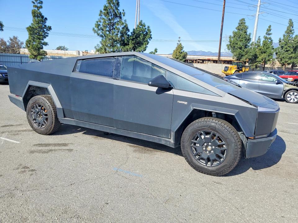 Photo 4 from auction – 2024 TESLA CYBERTRUCK with VIN 7G2CEHED3RA037089