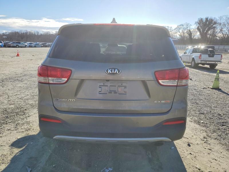 Photo 6 from auction – 2016 KIA SORENTO EX with VIN 5XYPH4A17GG007943