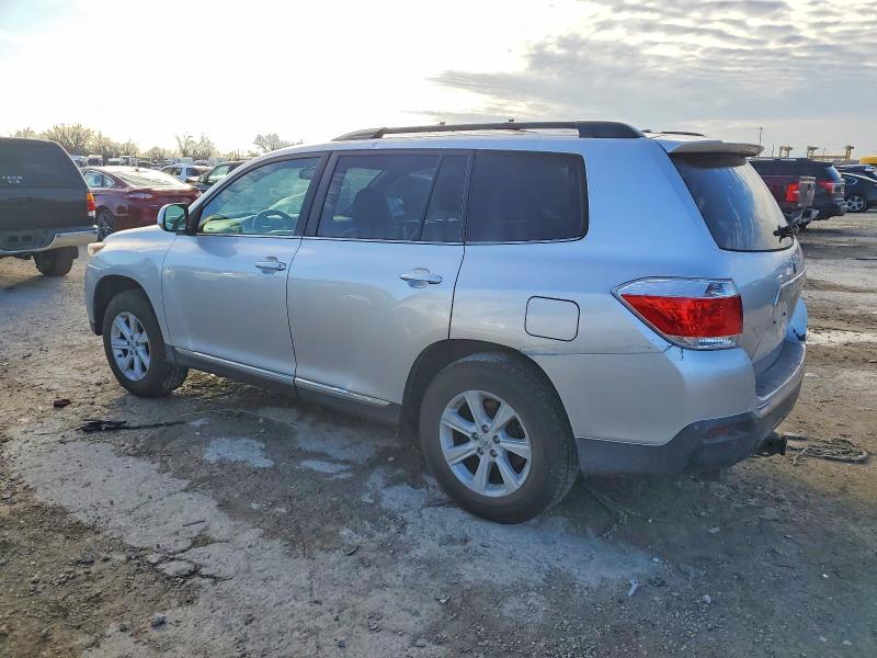 Photo 2 from auction – 2013 TOYOTA HIGHLANDER with VIN 5TDBK3EH7DS262507